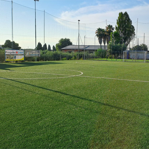 Campo sintetico di ultima generazione a 7 alla scuola calcio La Pelota